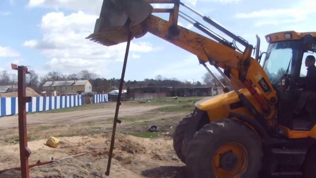 Экскаватор-погрузчик JCB 3 CX Super работа челюстным ковшом. Калининград смотреть онлайн