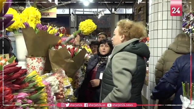 In Russia, flower sales boom for International Women's Day смотреть онлайн