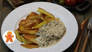 Мясо с грибами на сковороде