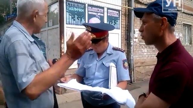 В Уральске жители общежития блокируют стройку торгового дома смотреть онлайн