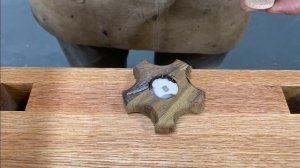 Два способа посадить болт в деревянный "барашек", или зафиксировать в древесине (фанере)