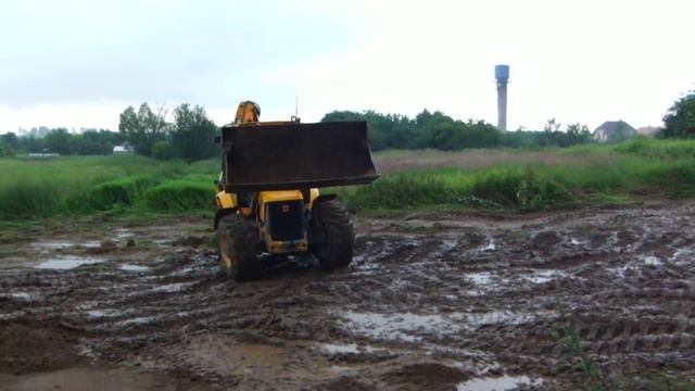 Отсыпка перепада высот на участке экскаватором JCB 3CX - steh39.ru смотреть онлайн