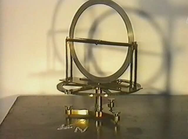 Физика. Опыты. Электричество и магнетизм. Магнитное поле Земли. Ориентация магнитной стрелки смотреть онлайн