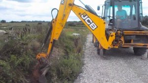 Нелюбимая работа: чистка канав экскаватором JCB 4CX - Спецтехника39