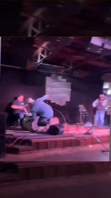 влетел в тусу.mp4