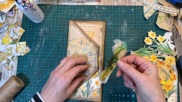 #journaljigsaw Delightful Rustic Daffodils: A Step-by-Step Tutorial For An Envelope Journal Topper