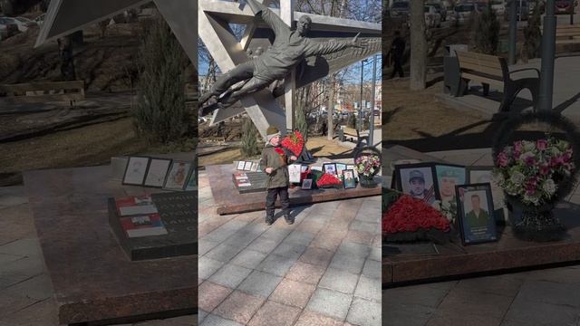 Автор Евгений Евтушенко 
«Хотят ли русские войны?»