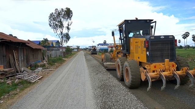 How Road Construction is Build in Cambodia using Grader to Smooth Gravel смотреть онлайн