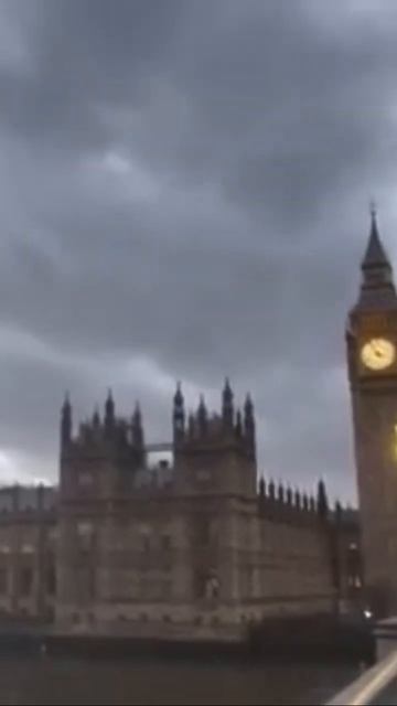Kommtravel to Big Ben, still in London City смотреть онлайн