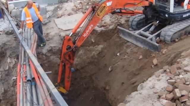 Работа мини-экскаватора по прокладке футляра на реконструкции моста - steh39.ru смотреть онлайн