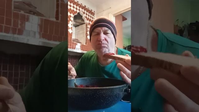 Ем икру из свеклы