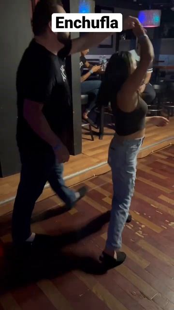 Beginners Salsa Turn- Enchufla