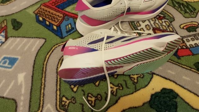 Первый взгляд на Adidas Adizero SL смотреть онлайн