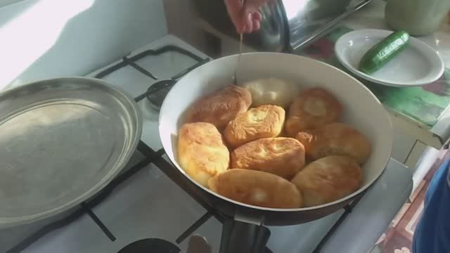 Домашние Жареные Картофельные Пирожки с Без Дрожжевого Теста на Закваске. смотреть онлайн