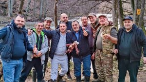 Хороший отдых в лесу у речки с друзьями. Готовим хаш и шашлыки на природе