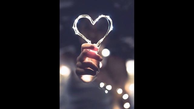 Музыка и Исполнение: ИИ
Стихотворения: @iskyeqq (телеграмм) "Улыбки"