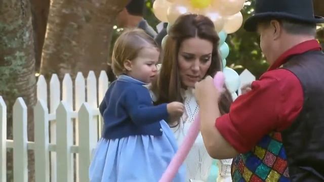 Documentary 2017 Prince George and Princess Charlotte steal the show at royal playdate (Se смотреть онлайн