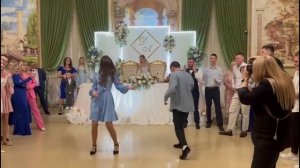 Гости разорвали танцпол в хлам