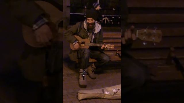 Уличный музыкант на Арбате