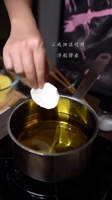 Жареные картофельные чипсы फ्राइड आलू के चिप्स Fried Potato Chips