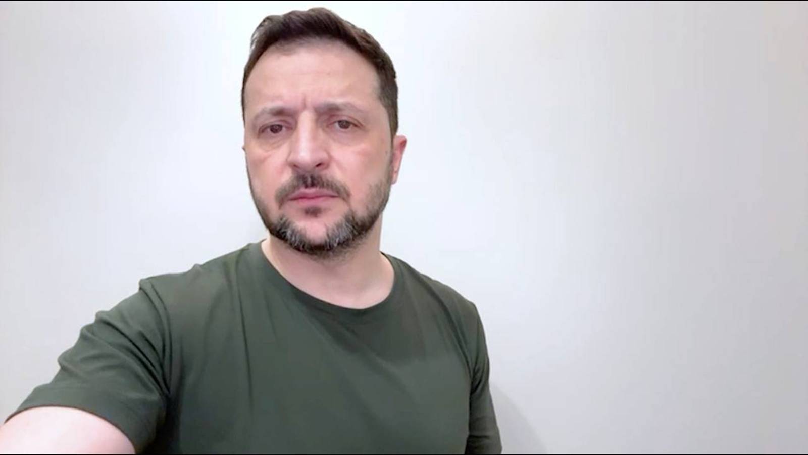 ЗЕЛЕНСКИЙ СДЕЛАЛ ГРОМКОЕ ЗАЯВЛЕНИЕ: КОГДА ПЕРЕСТАНЕТ БИТЬ ПО РОССИИ смотреть онлайн