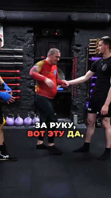 Самый знаменитый прием - противник будет лежать после этого #сигмапрофи #охрана #самооборона