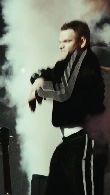 На сцене: Андрей, Лешка, Егор, Джони
Мощнейший музон на интро – дело рук Андрея ЭндиЭнди смотреть онлайн