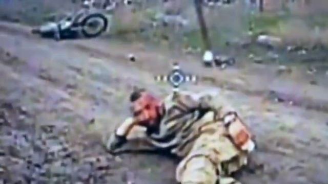 Раненый русский боец (Бекетов Сергей) встретил удар дрона ВСУ усмехаясь смерти в лицо, весна 2025 ⬇️ смотреть онлайн