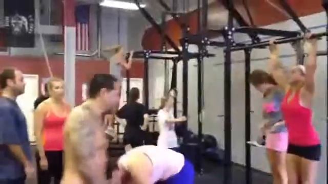 Fran - @ CrossFit Akron "tribute to Dustin" смотреть онлайн