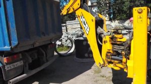 Какая грузоподъемность задней стрелы трактора JCB 4CX - steh39.ru