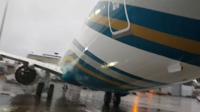 Walk round of Oman air B737 max 8 at Glasgow Airport 10/03/2018. смотреть онлайн