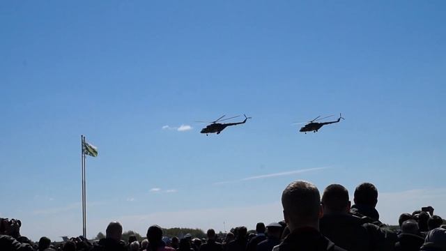 Взлет вертолетов Ми-8 смотреть онлайн