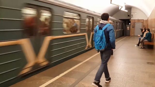 81-717/714 прибывает на станцию Баррикадная смотреть онлайн