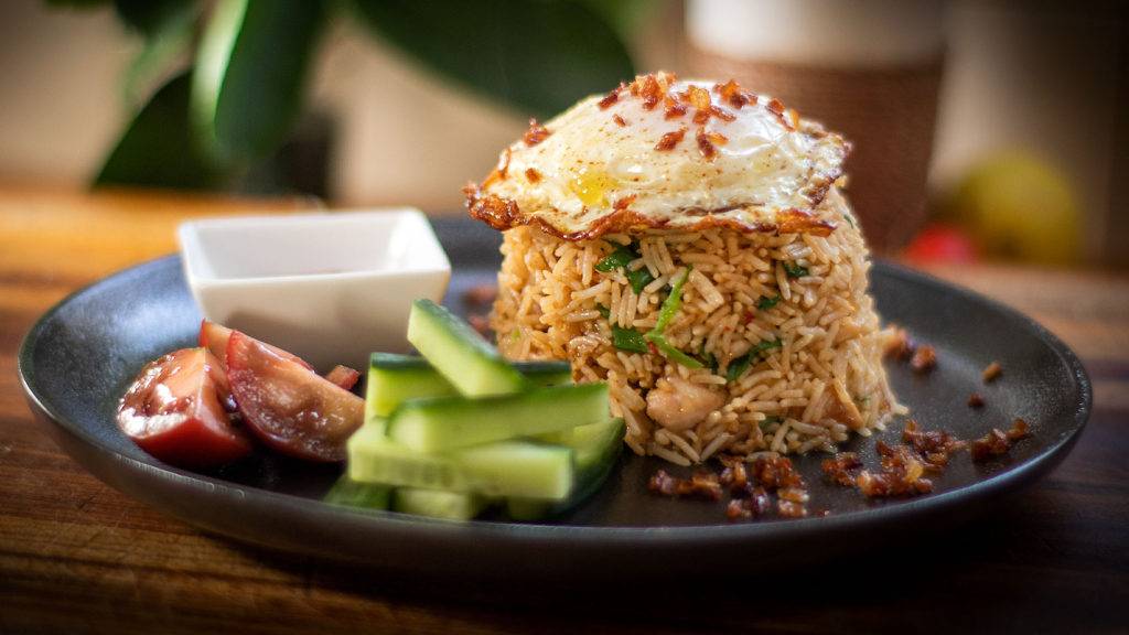 Жареный рис с курицей смотреть онлайн