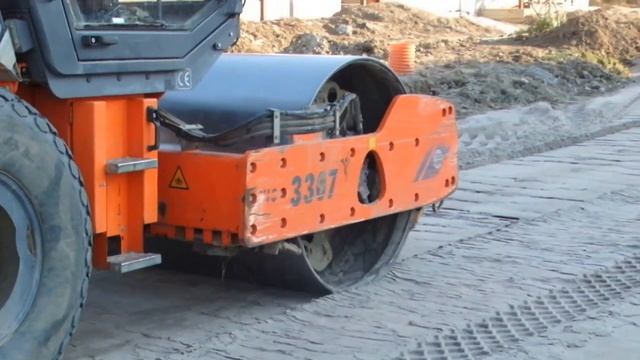 Аренда грунтового катка в Калининграде - укатка некачественного песка смотреть онлайн