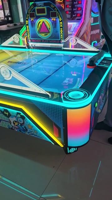 Многошайбовый аэрохоккей "Dynamic ice hockey" смотреть онлайн