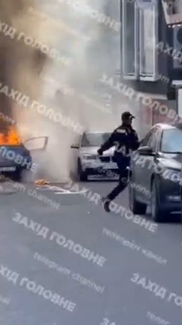 Подрыв автомобиля ТЦК с двумя военкомами в городе Ровно смотреть онлайн