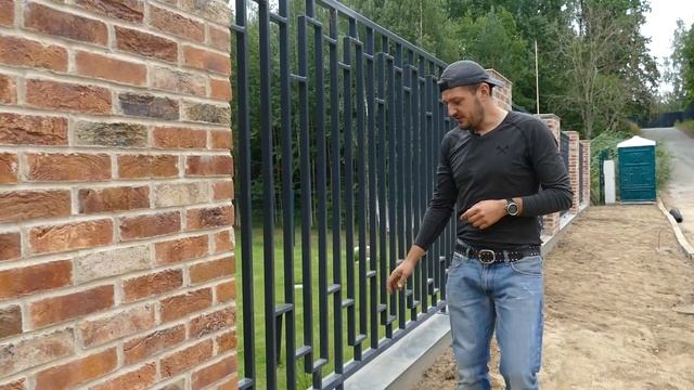 ДИЗАЙНЕРСКИЙ забор с простыми формами. Обзор забора для частного дома в Ленинградской области смотреть онлайн
