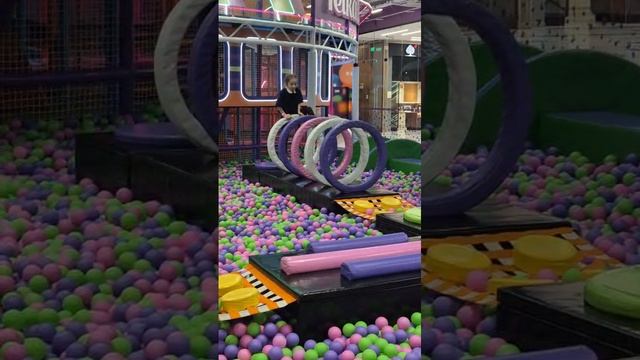 я в торговом центре😻 смотреть онлайн