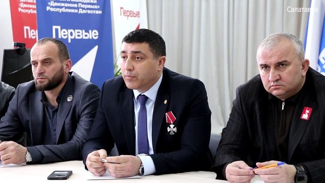 Глава Казбековского района провел личный прием граждан по вопросам участников СВО и их семей смотреть онлайн