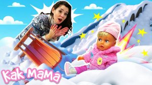 Эмили упала с санок на детской площадке  Игры в куклы Беби Бон Как Мама