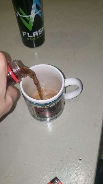 Coca Cola Одной рукой #cocacola #shorts смотреть онлайн