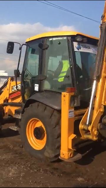 ТЕХБАЗА. Экскаватор - погрузчик JCB 3CX смотреть онлайн