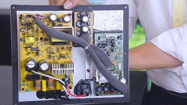 Xem Ruột Loa Siêu Trầm Điện Xịn Mỹ - Polkaudio 550WI Có Khác Các Loại Sub Thông Thường смотреть онлайн