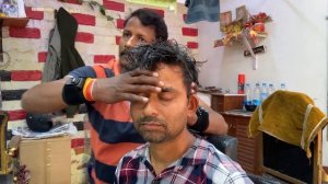 Очень приятный постукивающий массаж головы лучший массаж головы от индийского уличного парикмахера