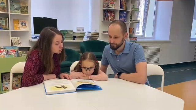123 дс Читающая семья Визитка