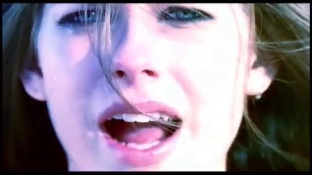 Avril Lavigne - Mobile (Director's Cut) смотреть онлайн