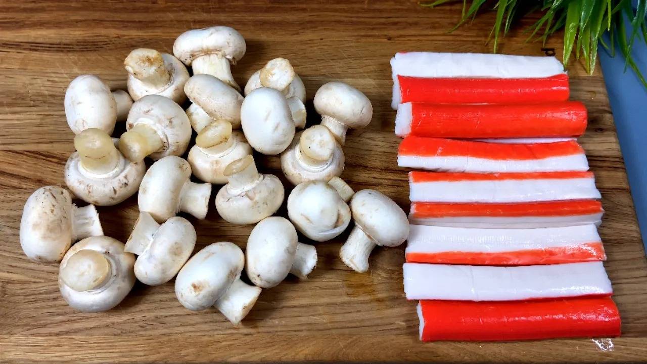 Салат "ПОДКАБЛУЧНИК" попробовала и теперь готовлю ПОСТОЯННО! Все просто, быстро и вкусно ОЧЕНЬ! смотреть онлайн