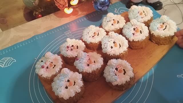 Медовички-снеговички на ваш праздник. Пальчики оближешь!