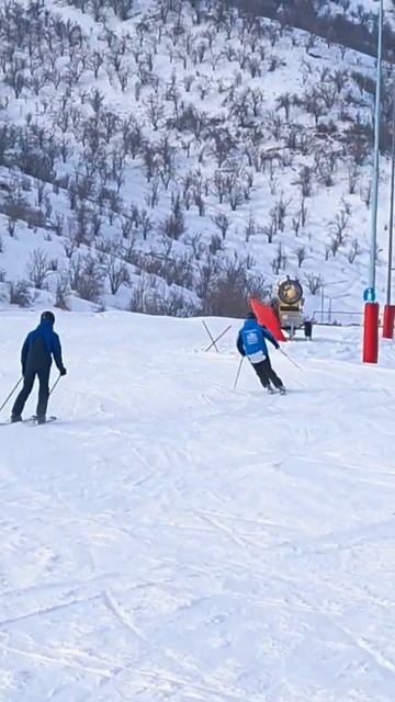 Два лыжника и сноубордист смотреть онлайн